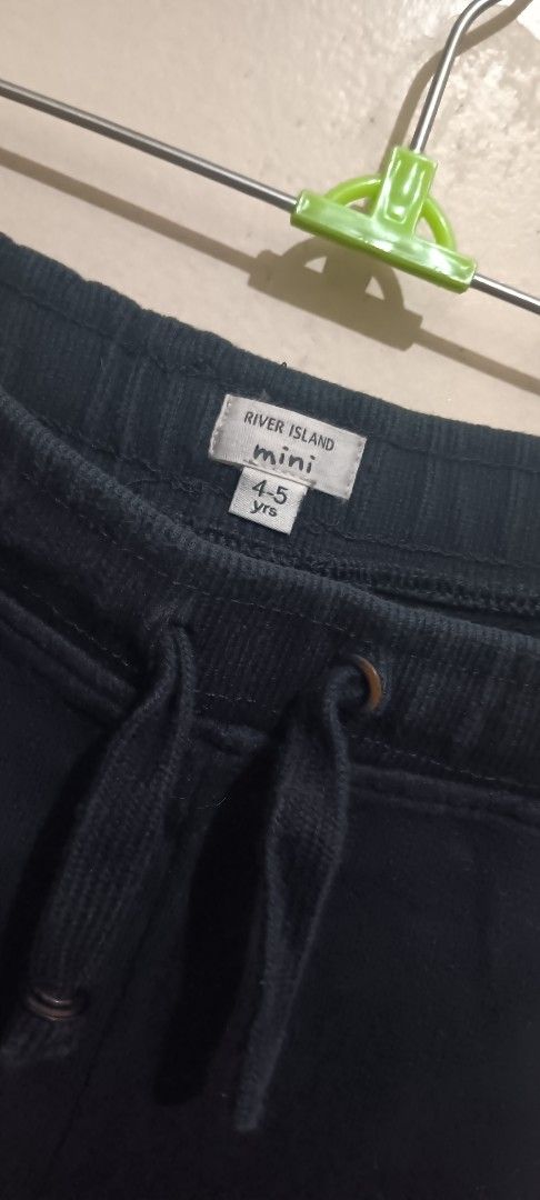 River Island Jogger Black 4-5 Years (Category: Babies & Kids Fashion) located in Bacoor. Submitted by jajcollections (Listing ID 1463494487, Image 1). Description: - Brand: River Island kids - Size: 4-5 years - Black .