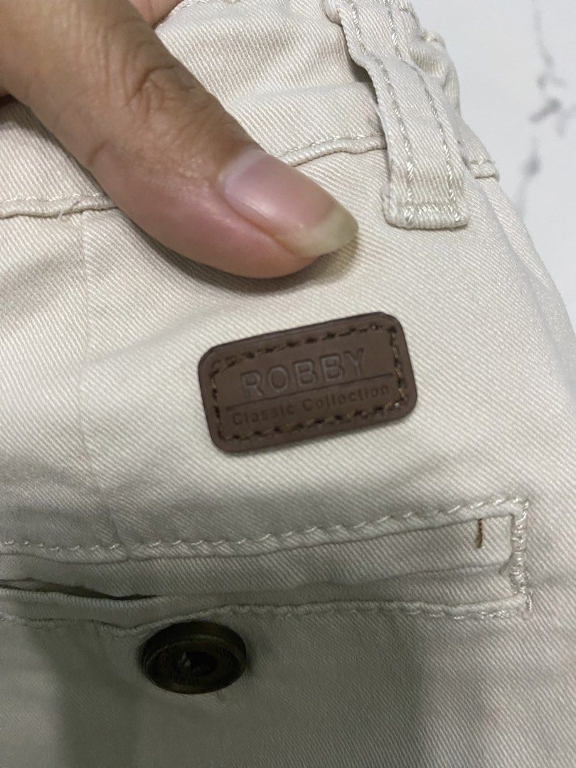 Robby Classic Collection Kids Shorts Size 6 (Category: Babies & Kids Fashion) located in Batangas. Submitted by jaine0731 (Listing ID 1463397478, Image 3). Description: - Light beige shorts - Robby Classic Collection - Elastic waistband for comfort - Front and back pockets - Size 6 - Ideal for everyday wear or play.