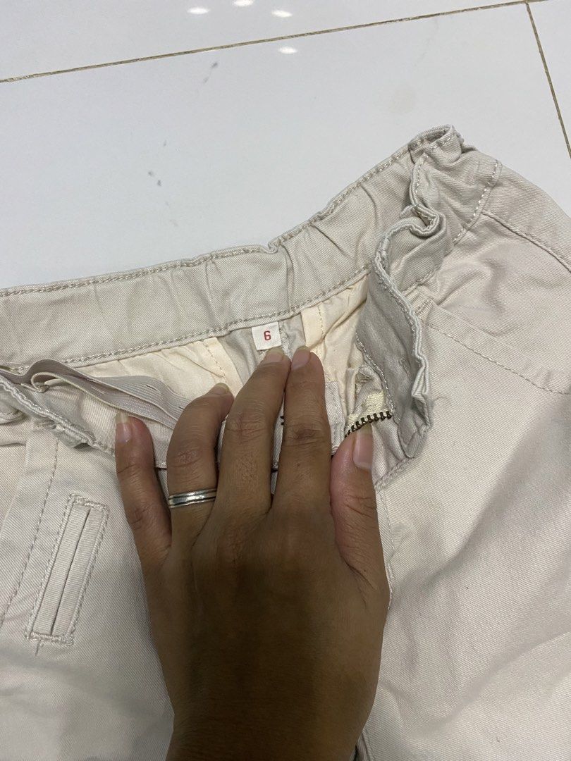 Robby Classic Collection Kids Shorts Size 6 (Category: Babies & Kids Fashion) located in Batangas. Submitted by jaine0731 (Listing ID 1463397478, Image 2). Description: - Light beige shorts - Robby Classic Collection - Elastic waistband for comfort - Front and back pockets - Size 6 - Ideal for everyday wear or play.