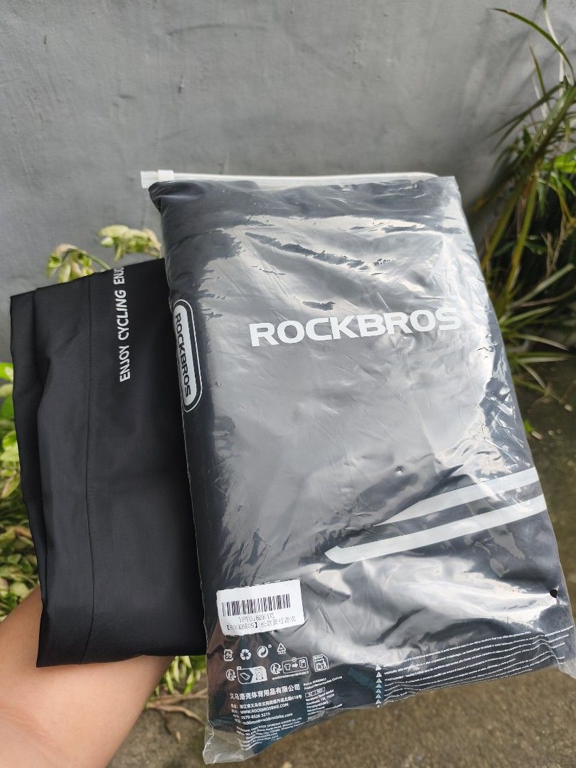 ROCKBROS High Quality Raincoat Set (Category: Coats, Jackets and Outerwear) located in Antipolo. Submitted by raybiyaclosetstuff (Listing ID 1463395397, Image 1). Description: ROCKBROS High Quality Raincoat Set Waterproof Motorcycle Rain Coat Windproof Unisex Jacket and Pants. Brand new di pa nagagamit Size: 4XL Price: Php 3,500 shipping via JandT/Lbc/Lalamove MOP: Gcash and Bank Transfer only Location: Pasig/Cainta bought for 4,700 rfs wrong siz