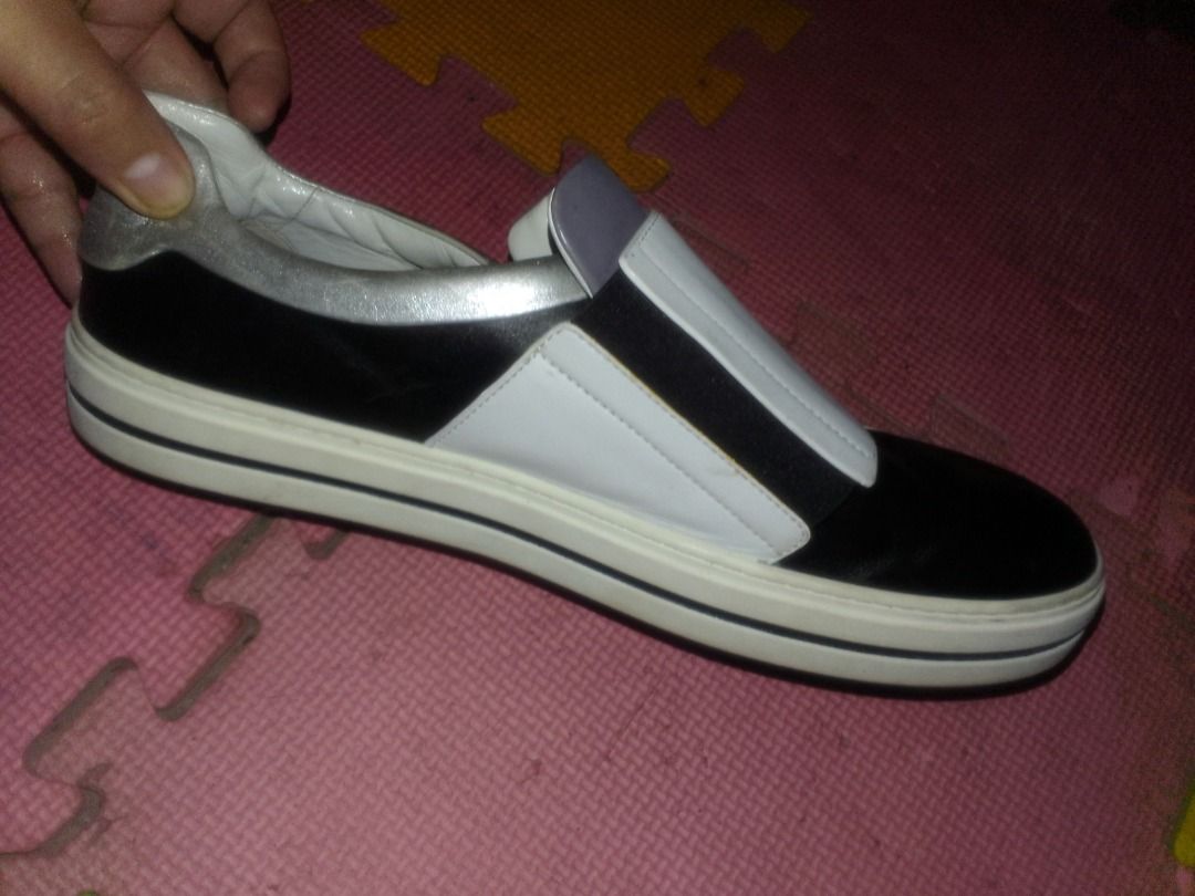 Roger Vivier Tricolor leather Sneaker (Category: Sneakers & Footwear) located in Caloocan City. Submitted by pauljustine_falcon (Listing ID 1463383348, Image 3). Description: No box but it's authentic negotiable sa price .