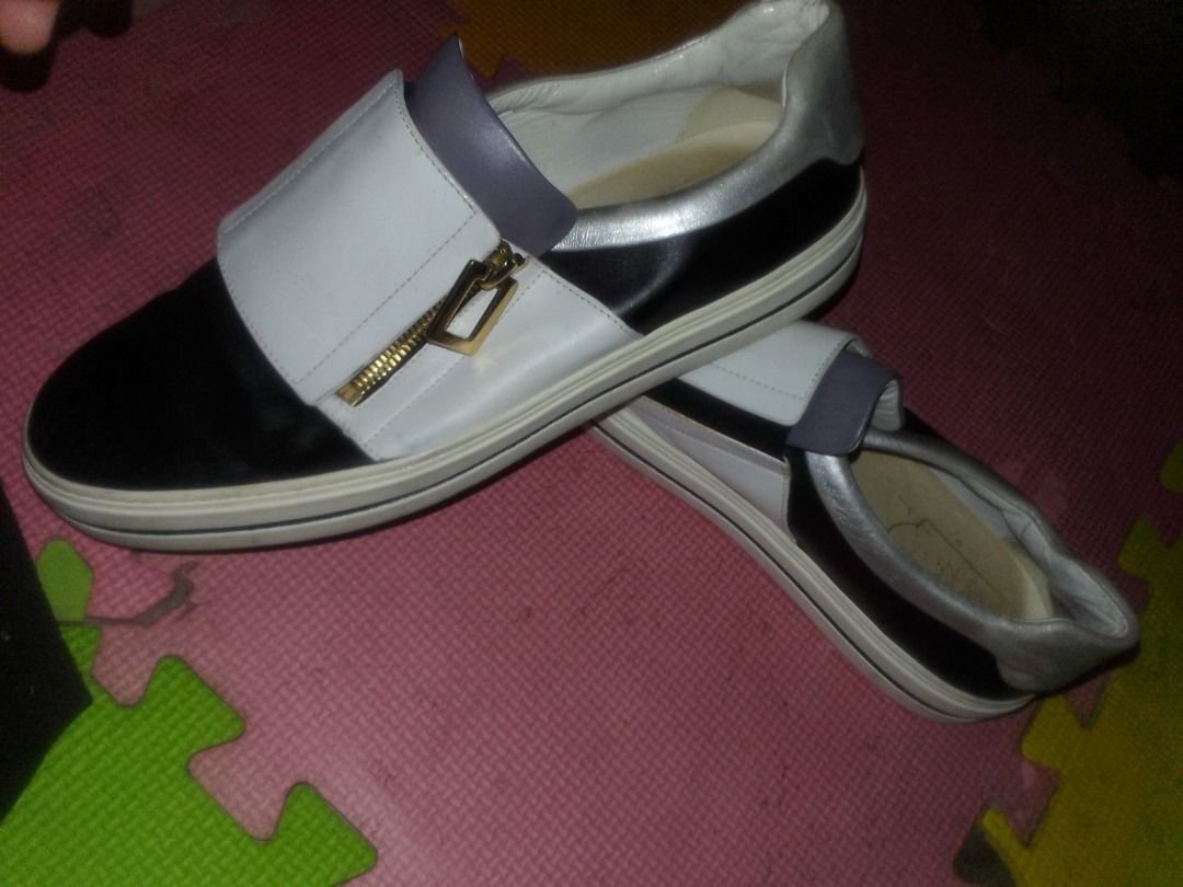 Roger Vivier Tricolor leather Sneaker (Category: Sneakers & Footwear) located in Caloocan City. Submitted by pauljustine_falcon (Listing ID 1463383348, Image 1). Description: No box but it's authentic negotiable sa price .