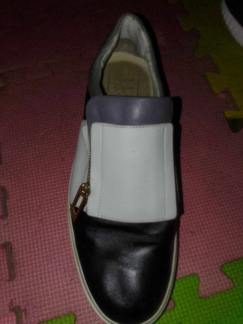 Roger Vivier Tricolor leather Sneaker (Category: Sneakers & Footwear) located in Caloocan City. Submitted by pauljustine_falcon (Listing ID 1463383348, Image 2). Description: No box but it's authentic negotiable sa price .