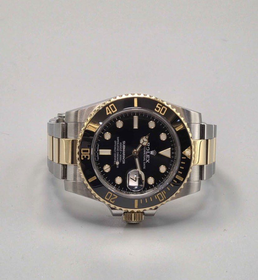 ROLEX SUBMARINER DATE 116613LN - 2019 FULL SET (Category: Men's Watches) located in Cordova. Submitted by aux.archive (Listing ID 1463386109, Image 1). Description: ROLEX SUBMARINER DATE 116613LN - 2019 FULL SET Rolex Submariner Date 40mm Ref. 116613LN Black Dial / Black Ceramic Bezel Oystersteel & 18K Yellow Gold 2019 Complete Set Excellent overall condition. Comes with original Rolex box, warranty card, manuals/booklets and accessories as shown