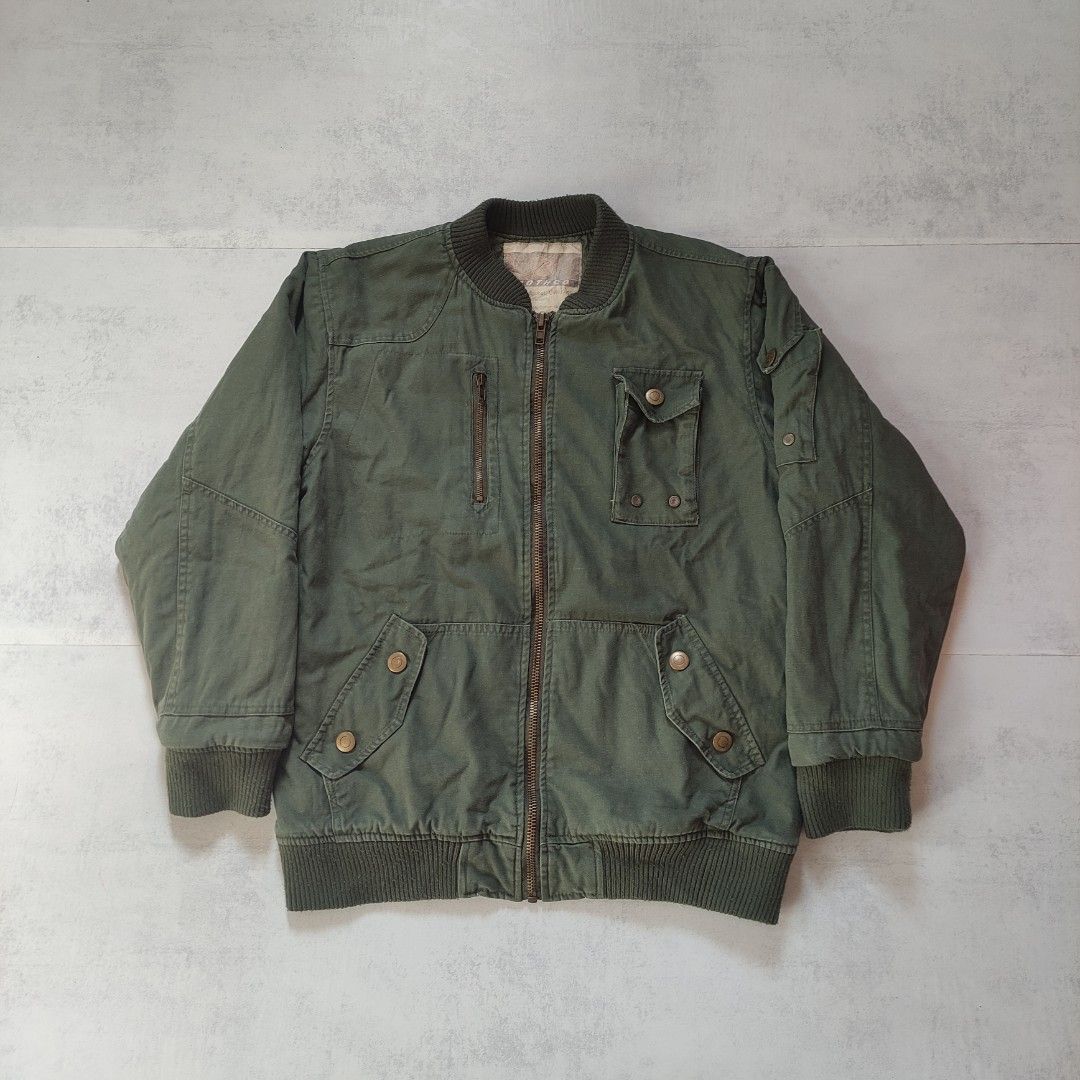 Rothco CWU-99 Flight Jacket (Category: Coats, Jackets and Outerwear) located in Bulacan. Submitted by thriftlockerph (Listing ID 1463364287, Image 1). Description: Size: S Dimension: 27.5L 22W Condition: 8.5/10 Color rate: 8/10.