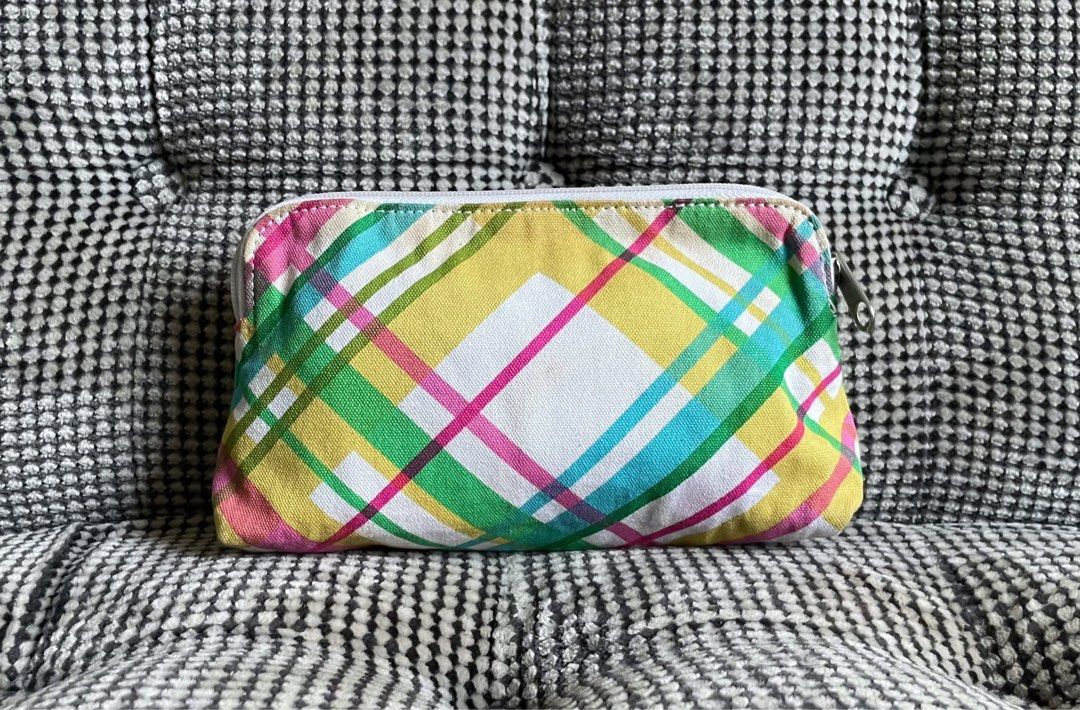 Roxy pouch bag (Category: Purses & Pouches) located in Bulacan. Submitted by thriftbagcollections (Listing ID 1463410505, Image 2). Description: Roxy pouch bag.