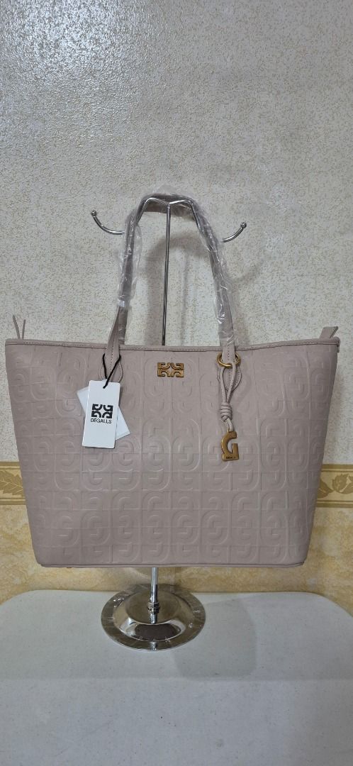 RT11-1890 Degalls Big Structured Leather Tote Shoulder Bag (Category: Tote Bags) located in Valenzuela. Submitted by dailyhappyfinds (Listing ID 1463434572, Image 3). Description: BRAND: Degalls -Brand new with tag -Shoulder bag -Large Size -Please check last photo for details *Mall pullout/ factory pullout. Please manage your expectations. .