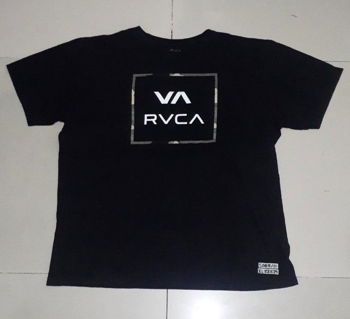 RVCA 'Camouflage' (Category: Formal Shirts) located in Koronadal. Submitted by scottie_spliffin (Listing ID 1463437551, Image 1). Description: Size: XL (23x29) Condition/Color Rate: 9/10 Price: 500 Add SF (Courier thru J&T).