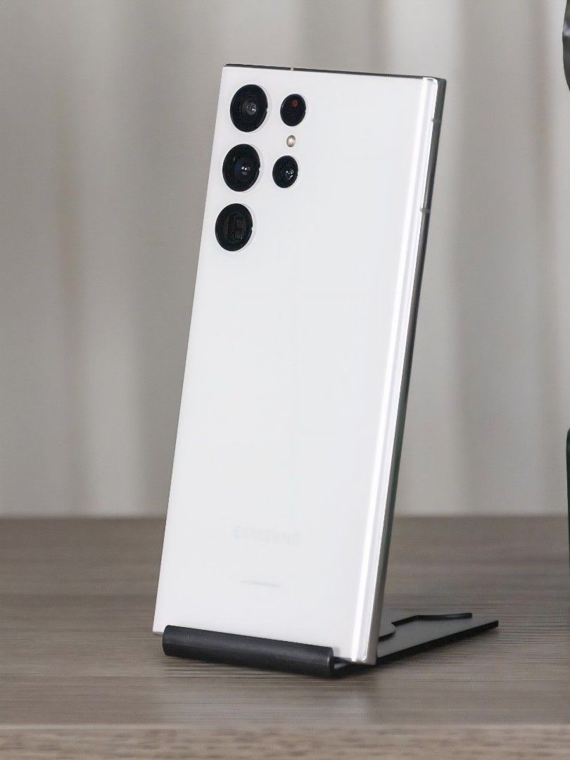 S22 ULTRA [NO ISSUE] (Category: Samsung) located in Candelaria. Submitted by mac.user (Listing ID 1463455306, Image 2). Description: No issue with original box and original bag from samsung, with new install curve glass na gumagana ang Fingerprint from Singapore.