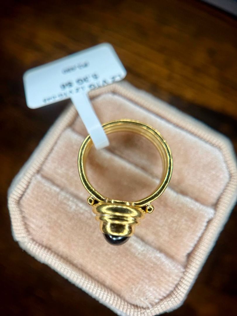 S6 VINTAGE BLACK GEM RING IN GOLD-TONE SETTING (Category: Rings) located in Baguio. Submitted by asna_taku (Listing ID 1463405608, Image 3). Description: 🖤 VINTAGE BLACK GEM RING IN GOLD-TONE SETTING A beautifully understated vintage piece featuring a smooth black cabochon-style gem framed by an elegant concentric gold-tone setting. The subtle sheen of the dark stone gives it a sophisticated, almost mysterious look. ✨ 💛 Silver plated in gold 🖤