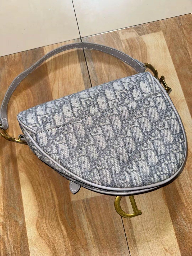 Saddle bag (Category: Shoulder Bags) located in Pasay City. Submitted by kiwimango03 (Listing ID 1463374590, Image 2). Description: Dior saddle brandnew More photos to be sent for interested buyer Price is nego Ship thru j&t or lalamove by buyer.