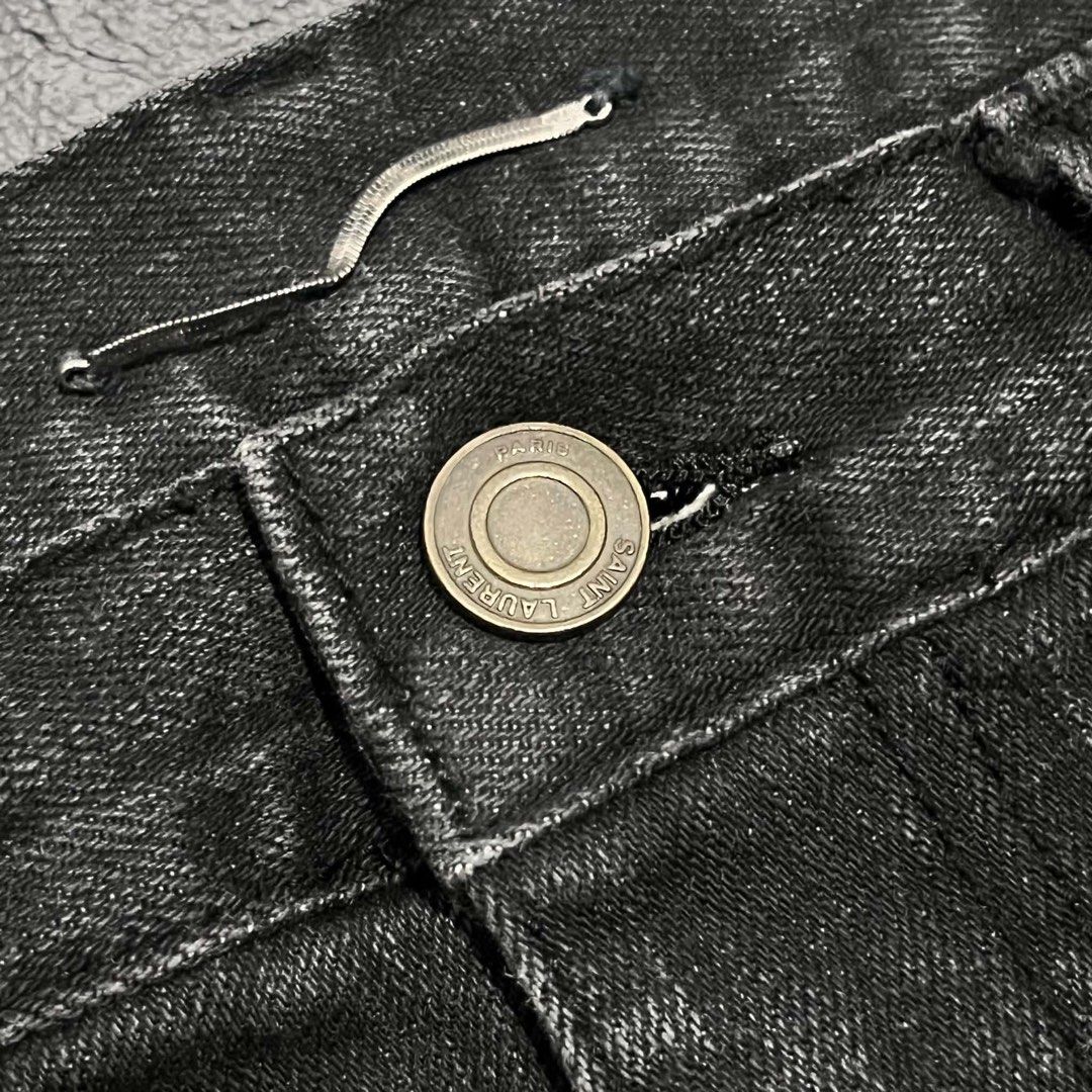 Saint Laurent Skinny Jens (Category: Jeans) located in Cagayan de Oro. Submitted by montresor.ph (Listing ID 1463338881, Image 2). Description: Condition: Excellent Waist: 30 Length: 38 Color rate: 9.5/10 Price: 2,000.
