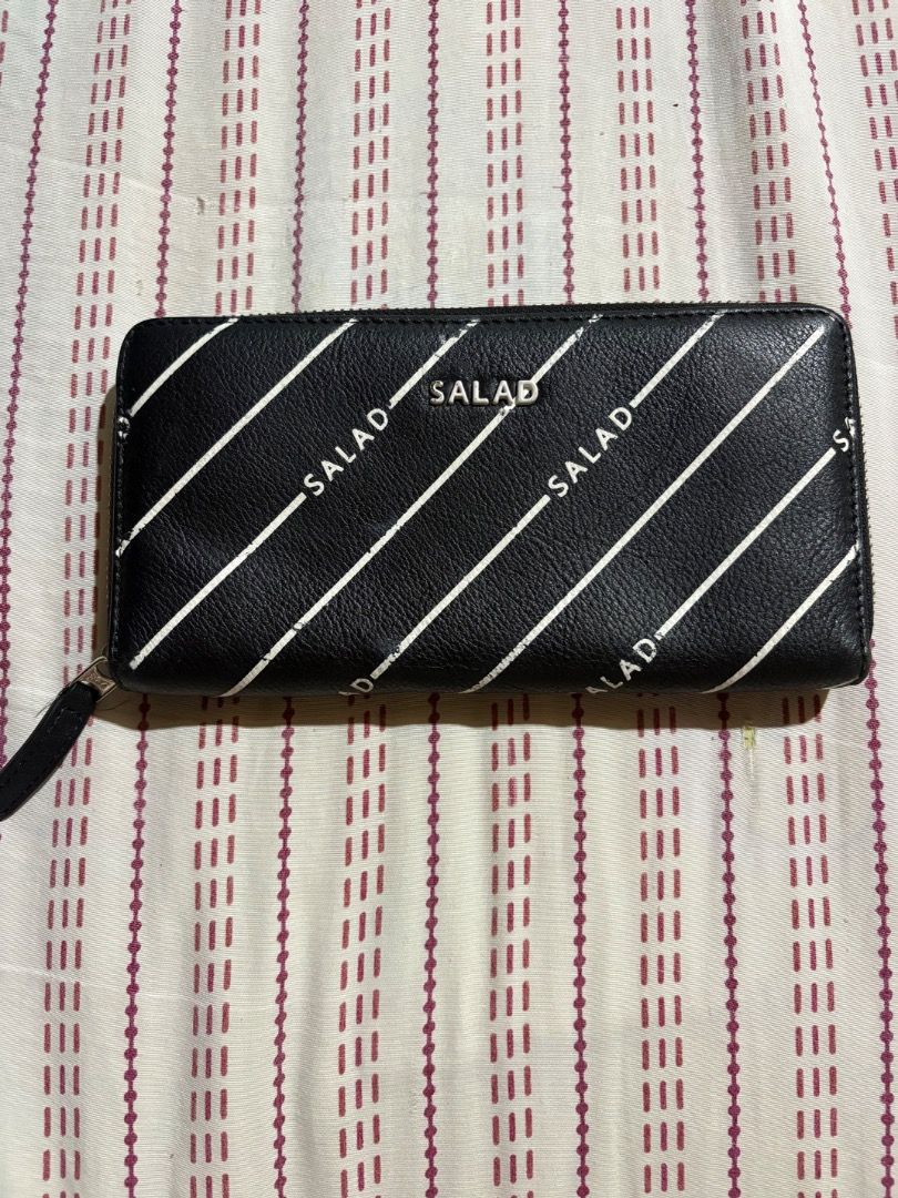 Salad wallet (Category: Wallets & Card holders) located in Baguio. Submitted by rheaanne07_2ndaccount (Listing ID 1463328823, Image 1). Description: .