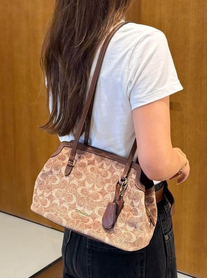 SALE!! COACH ELISE SHOULDER BAG (Category: Shoulder Bags) located in Pasig City. Submitted by ttitalaana20198 (Listing ID 1463386593, Image 3). Description: FIXED PRICE WITH INCLUSIONS ONHAND DELIVERY VIA LALAMOVE ACTUAL PHOTO POSTED ❌️NO MEET UP ( BUSY GURL HERE).