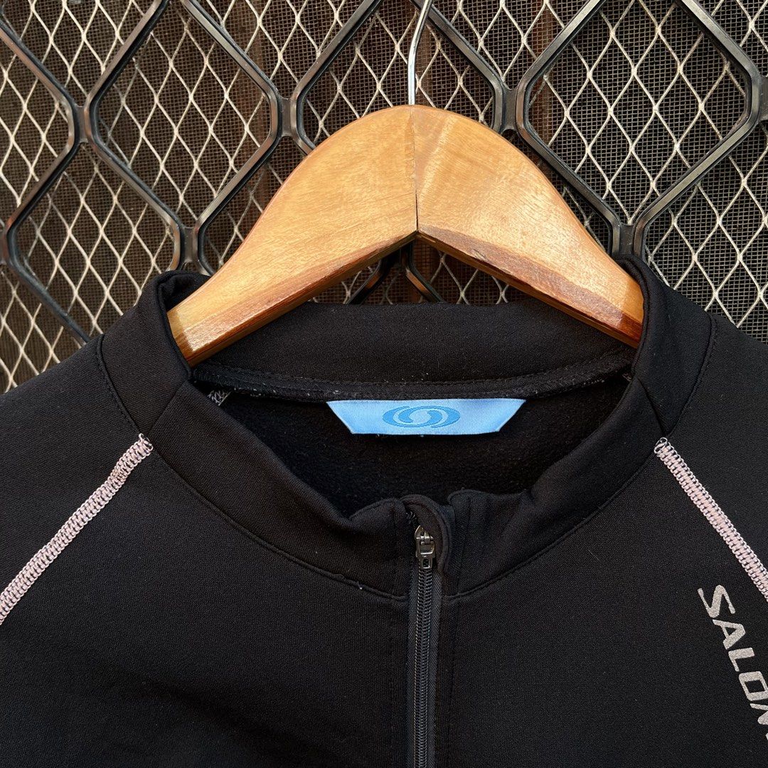 Salomon longsleeve half-zip athletic pullover (Category: Activewear) located in Taguig. Submitted by scoutandloots (Listing ID 1463336996, Image 3). Description: Salomon longsleeve half-zip athletic pullover • Size: M • 20.5x26.