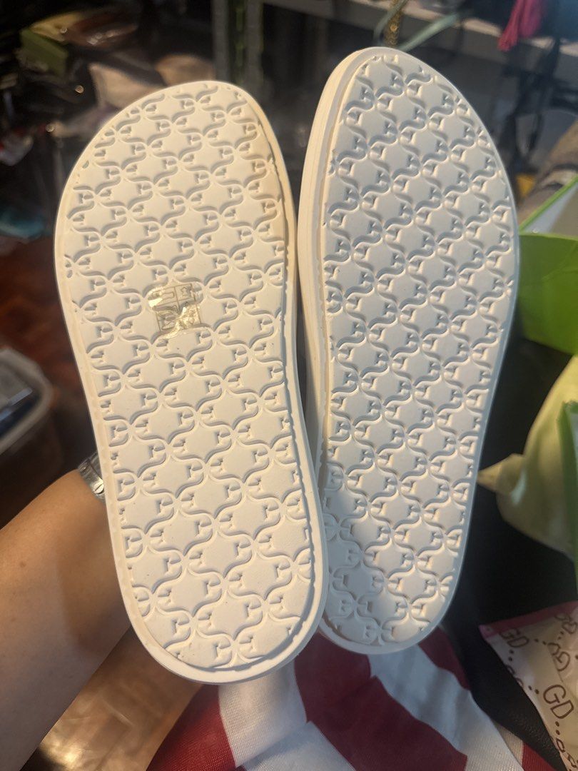 Sam Edelman White H Logo Slides Sandals (Category: Everything Else Others) located in Angeles City. Submitted by migs_font29 (Listing ID 1462368428, Image 3). Description: - Brand: Sam Edelman - Color: White - Design: Slides with iconic H logo detail - Comfort: Super comfy for everyday wear - Style: Stylish and versatile - Condition: Brand new with original box - Available Sizes: 38.5.