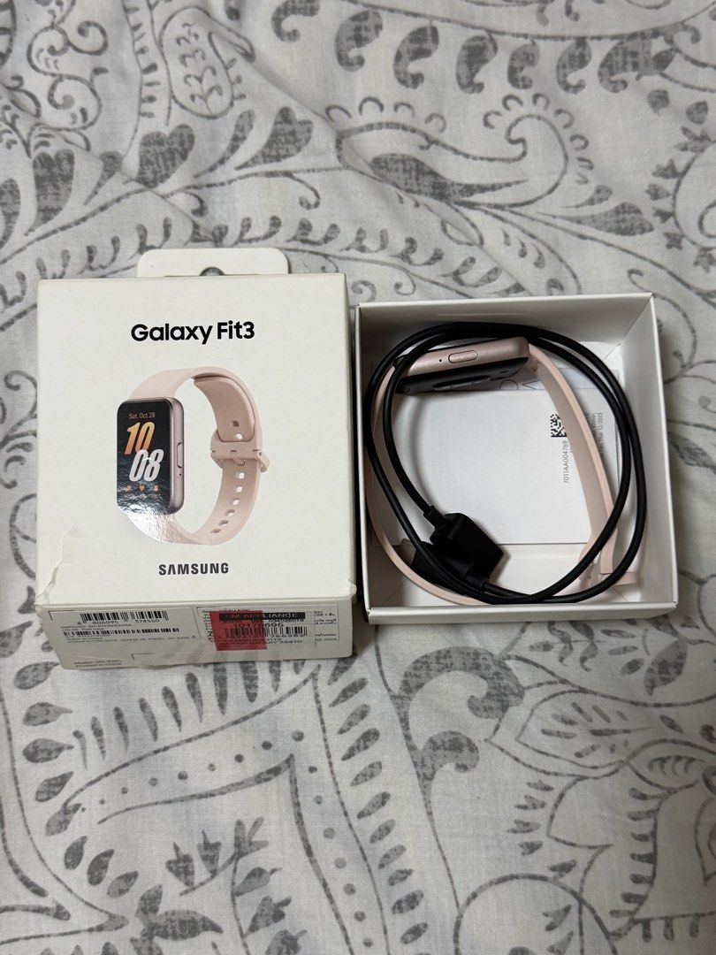 Samsung galaxy fit 3 (Category: Wearables & Smart Watches) located in Caloocan City. Submitted by olivelemon (Listing ID 1463401905, Image 1). Description: Bnew but damaged box Display: Large 1.6-inch AMOLED display (256 x 402 pixels). Design: Slim aluminum body weighing just 18.5g. Durability: 5ATM and IP68 water and dust resistance (up to 50 meters for 10 minutes). Battery Life: Up to 13–14 days on a single charge with normal use. Fitness & Hea