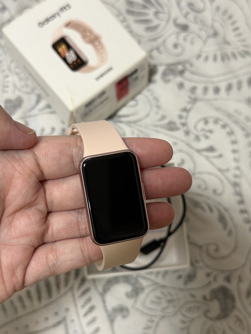 Samsung galaxy fit 3 (Category: Wearables & Smart Watches) located in Caloocan City. Submitted by olivelemon (Listing ID 1463401905, Image 3). Description: Bnew but damaged box Display: Large 1.6-inch AMOLED display (256 x 402 pixels). Design: Slim aluminum body weighing just 18.5g. Durability: 5ATM and IP68 water and dust resistance (up to 50 meters for 10 minutes). Battery Life: Up to 13–14 days on a single charge with normal use. Fitness & Hea