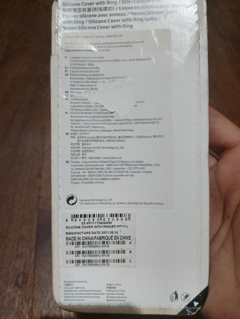samsung galaxy z flip 3 (Category: Cases & Sleeves) located in Manila. Submitted by boyhet.thrift15 (Listing ID 1463520171, Image 2). Description: samsung galaxy Z flip 3 case bnew selling 700.