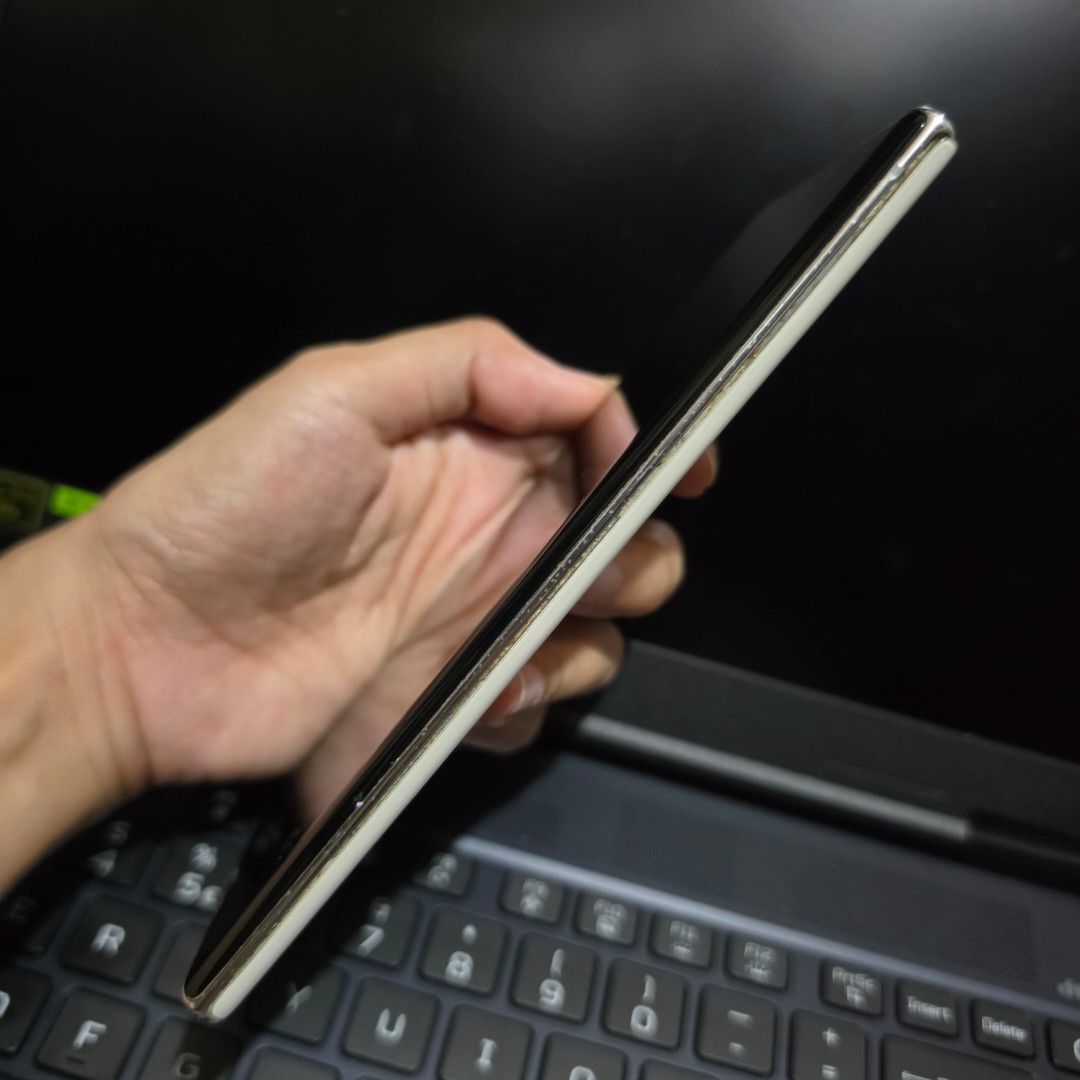 Samsung Note 10+ 5G 256/12 (Category: Samsung) located in Makati City. Submitted by randomelle (Listing ID 1463552627, Image 3). Description: Please read !!! LAST PRICE ALREADY Unit for sale only (full phone use or for parts) Not responding to cheap offers RFS old phone, upgraded Samsung Galaxy Note 10+ 5G White 256g / 12gb RAM Heavily used !!! Openline Never opened or repaired 100% working screen, system (full phone function), SPEN and volume bu