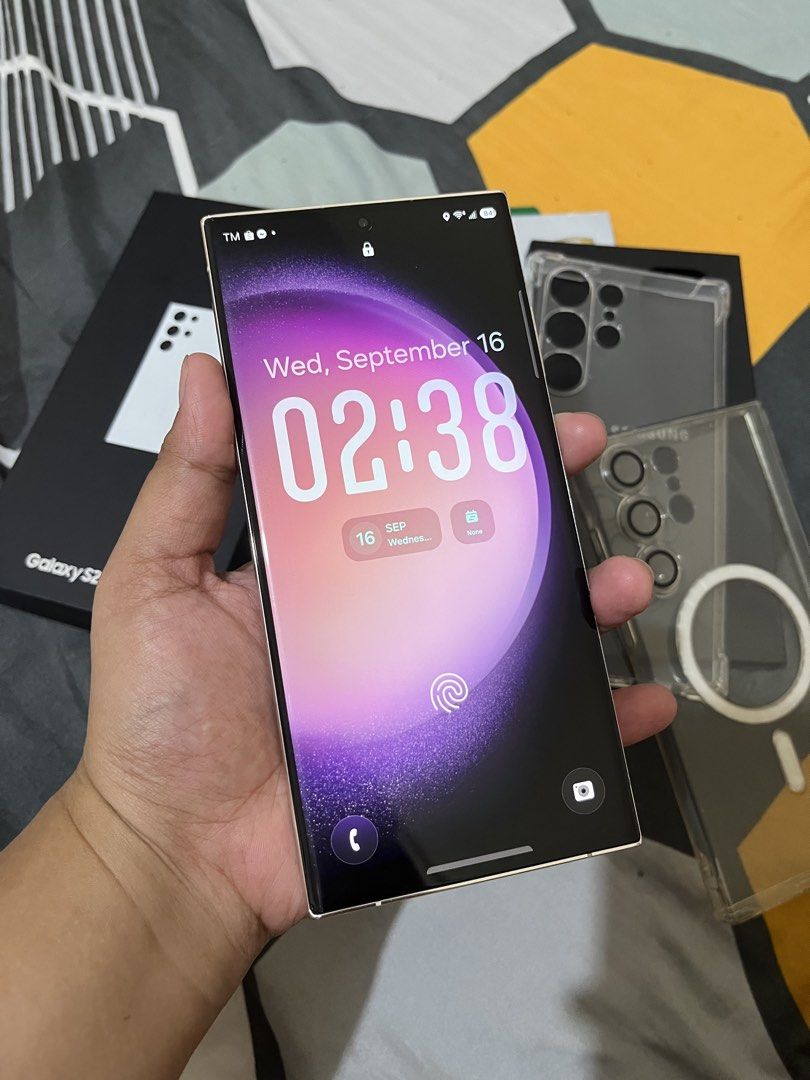 Samsung S23 Ultra (Category: Samsung) located in Manila. Submitted by abiesilaya (Listing ID 1463483749, Image 3). Description: FS!! SAMSUNG GALAXY S23 ultra 8/256gb No issues No dents No history of repairs No green screens No pink and green lines Makinis pwede sa maarte Korean Variant Flagship ng samsung 8/ 256gb Malinaw lahat ng lenses Complete Accessories orig box and unused cord With cases Uv tempered glass not yet installed .