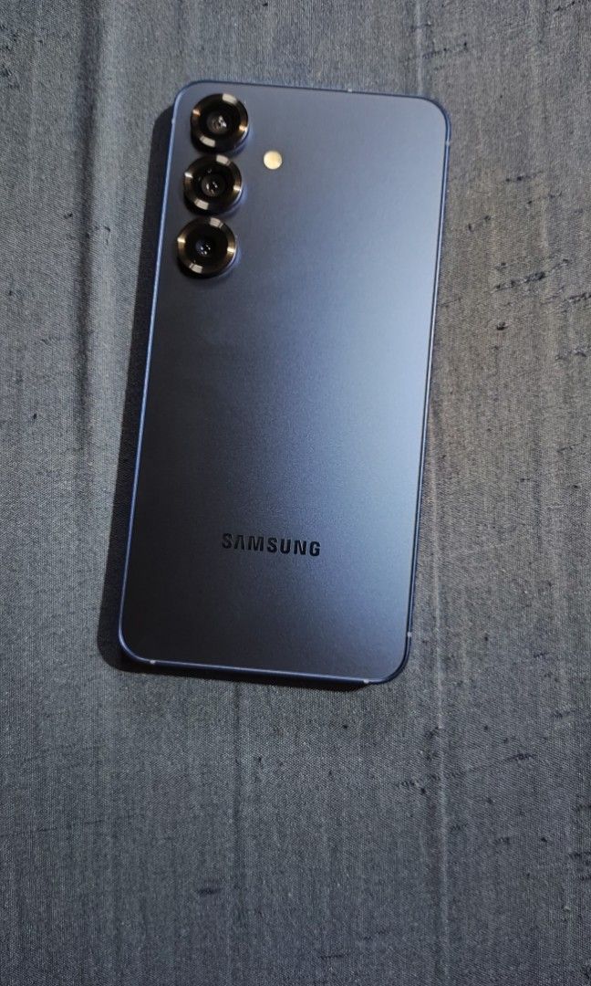 Samsung S25 (Navy) 12/256 GB (Category: Samsung) located in Manila. Submitted by emperoarrrr (Listing ID 1463341395, Image 2). Description: Used for 2 days only, barely used. In perfect condition, no scratch, no issues. Comes with a Ringke Silicon Case. Specs: • 6.2-inch FHD+ Dynamic AMOLED 2X display with a 120Hz adaptive refresh rate. • OS: Android 15, up to 7 major OS updates, One UI 8 • Chipset: Snapdragon 8 Elite • Battery: 4000 mAh.
