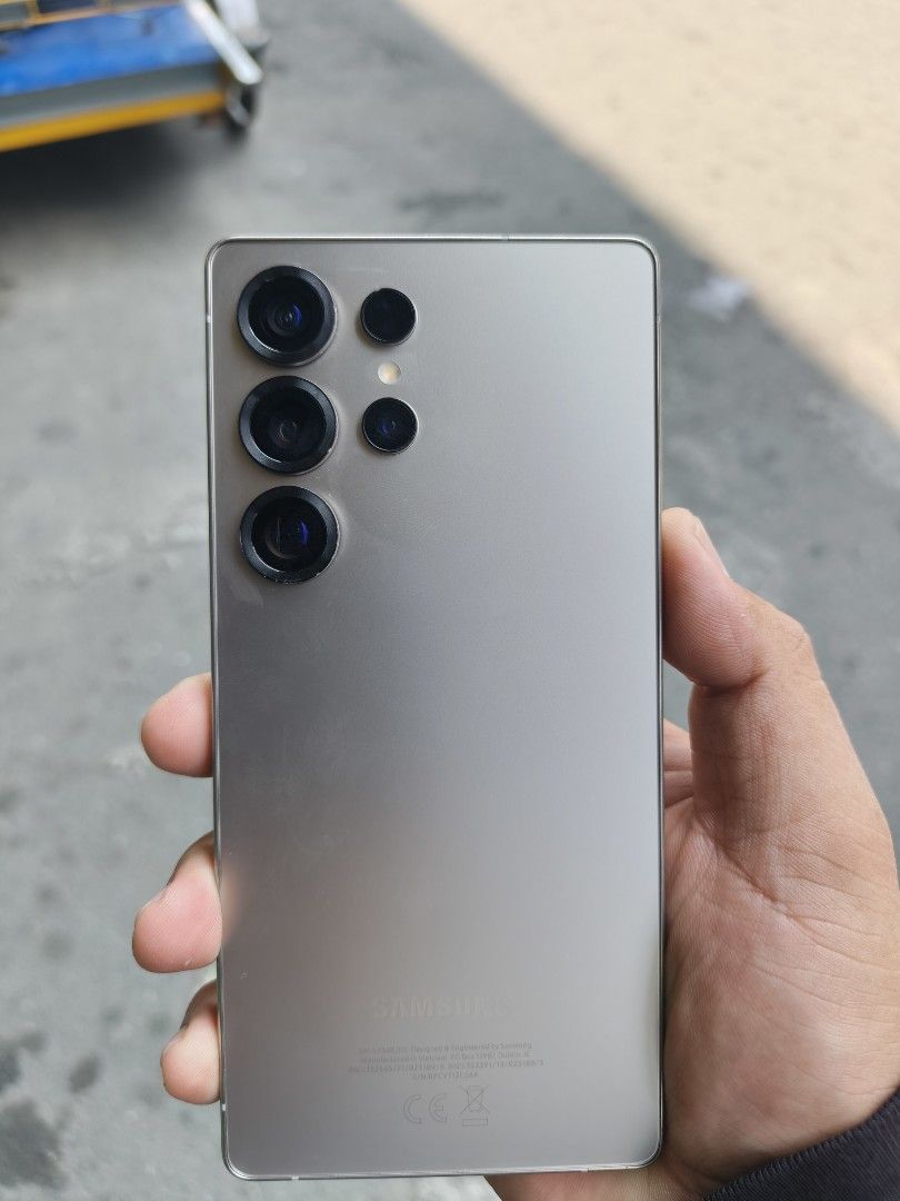 Samsung S25 Ultra 256gb (Category: Samsung) located in Manila. Submitted by oddwater.f26b8c (Listing ID 1463336237, Image 2). Description: 🚨 RUSH SALE: Samsung S25 Ultra 256GB - 39999 ONLY 🚨 Looking for a quick, straightforward deal. Letting go of my S25 Ultra 256GB for a very competitive price. Condition: Like-new •Performance: Battery and processing are perfectly smooth as expected from a flagship. Still Negotiable for sure buyers/ No swaps. 