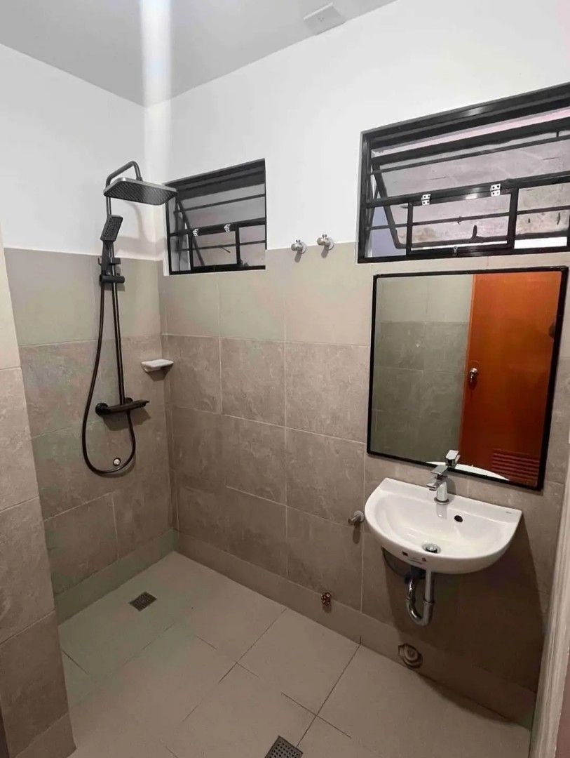 San Juan townhouse unit (Category: House & Lot) located in Mandaluyong City. Submitted by hautemess (Listing ID 1463422582, Image 3). Description: LA: approx 55sqm Fa: 115sqm 2-storey 3 bedrooms 2 toilet and bath kitchen maid's room 1 parking slot 50k.