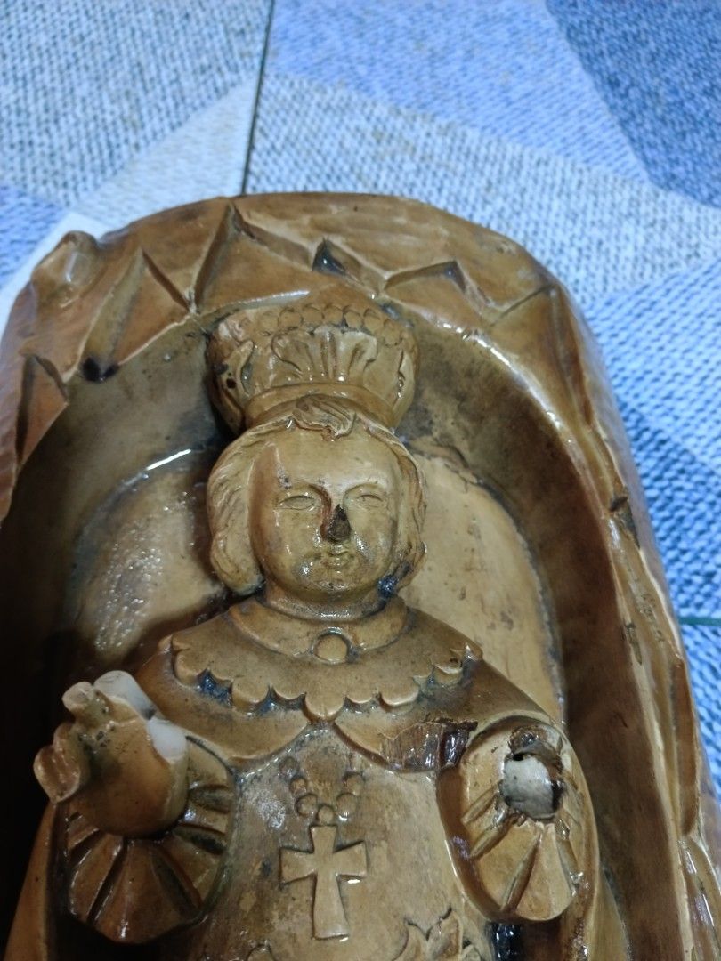 Santo Wood (Category: Vintage Collectibles) located in Mandaluyong City. Submitted by theforgottentreasures (Listing ID 1463365592, Image 3). Description: 2900 pesos!!! 📌 Vintage Santo Wood 15 x 9 inches solid wood resin hand what you see is what you get.