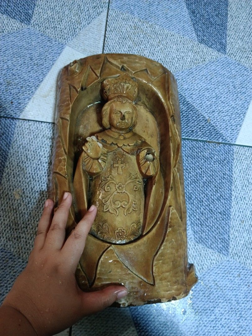 Santo Wood (Category: Vintage Collectibles) located in Mandaluyong City. Submitted by theforgottentreasures (Listing ID 1463365592, Image 2). Description: 2900 pesos!!! 📌 Vintage Santo Wood 15 x 9 inches solid wood resin hand what you see is what you get.