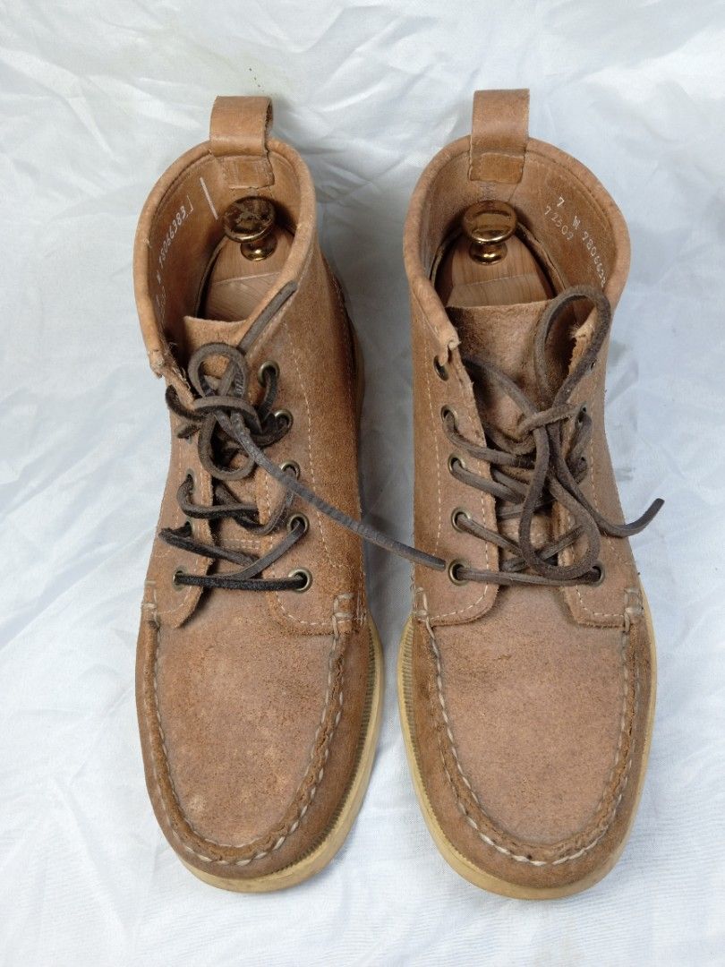 Sebago Docksides Boots (Category: Boots) located in Quezon City. Submitted by jiro_uchiha (Listing ID 1463418964, Image 2). Description: Sebago Docksides Leather Boots Genuine brown leather Size 7US, signs of use No issues aside from cosmetics. no sole separation. Pick up, meet up, shipping available Quezon City loc Salamats! 🙏🏿.