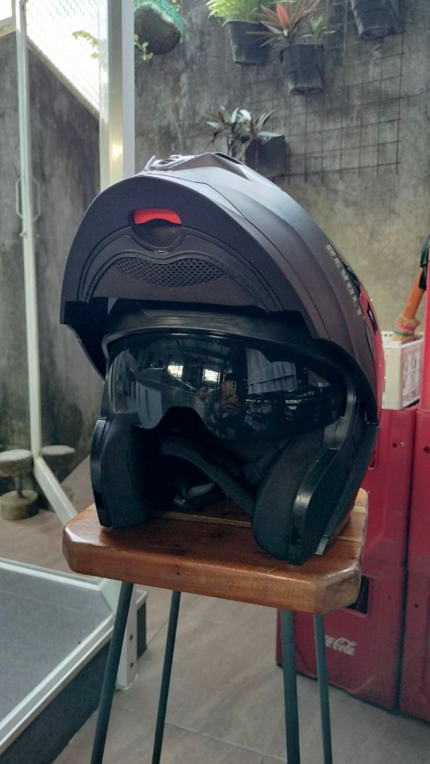 SEC MODULAR HELMET (Category: Helmets and other Riding Gears) located in Manila. Submitted by sackclothco. (Listing ID 1463408403, Image 2). Description: Size: XL Color: Matte Black RFS: Once lang nagamit, medyo malaki kasi ang size/fit sa akin. Location for Meet up: Imus Cavite.