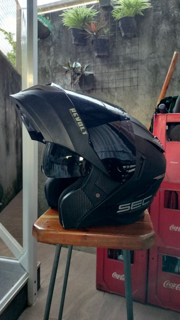 SEC MODULAR HELMET (Category: Helmets and other Riding Gears) located in Manila. Submitted by sackclothco. (Listing ID 1463408403, Image 1). Description: Size: XL Color: Matte Black RFS: Once lang nagamit, medyo malaki kasi ang size/fit sa akin. Location for Meet up: Imus Cavite.