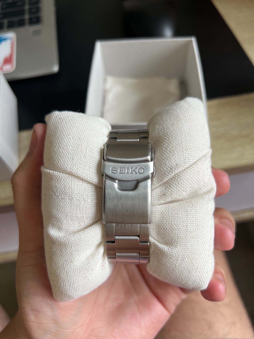 Seiko 5 Automatic Watch Brown Dial Stainless Steel (Category: Men's Watches) located in Marilao. Submitted by ignacioyur63022 (Listing ID 1463341365, Image 3). Description: - Seiko 5 Automatic Watch - Rich Brown Dial - Day and Date Functionality - Durable Stainless Steel Bracelet - Includes Original Seiko Box - Ready for its New Owner - To follow booklet.