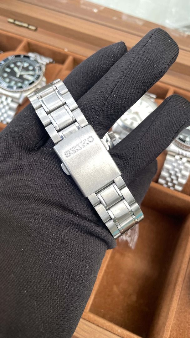 Seiko Black Dial Chronograph (Category: Luxury Watches) located in Urdaneta. Submitted by aeonix2024 (Listing ID 1463392447, Image 2). Description: 💰 Price: ₱3500 ( negotiable for sure buyer) 📌 Details & Specs: • 40mm • Quartz Movement • Two-Tone Stainless Steel Bracelet • Date Function • Japan Made ✨ Condition: ✅9.5/10 ✅ Good working condition ✅ Ready to wear 📦 Shipping: J&T / LBC (COD or COP) available 📍 Location: Pangasinan ⚠️ Disclaimer: 