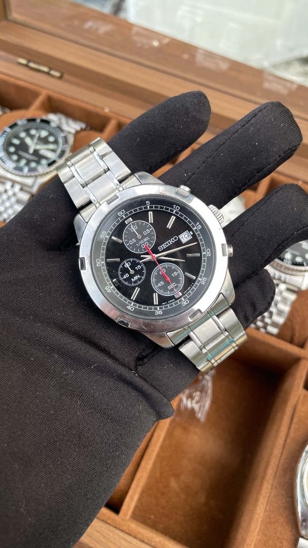 Seiko Black Dial Chronograph (Category: Luxury Watches) located in Urdaneta. Submitted by aeonix2024 (Listing ID 1463392447, Image 1). Description: 💰 Price: ₱3500 ( negotiable for sure buyer) 📌 Details & Specs: • 40mm • Quartz Movement • Two-Tone Stainless Steel Bracelet • Date Function • Japan Made ✨ Condition: ✅9.5/10 ✅ Good working condition ✅ Ready to wear 📦 Shipping: J&T / LBC (COD or COP) available 📍 Location: Pangasinan ⚠️ Disclaimer: 