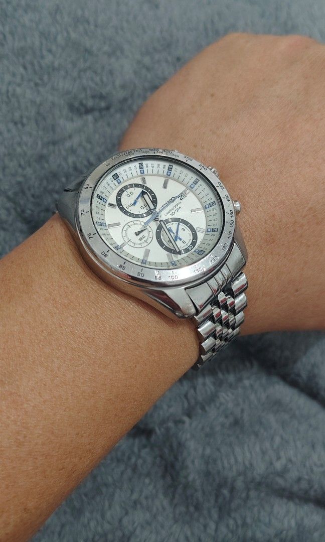 Seiko Chronograph SNDB51P1 (Category: Men's Watches) located in Cebu City. Submitted by aceoftime (Listing ID 1463515318, Image 2). Description: In good working condition Seiko Caliber 7T92 chronograph quartz with date display All in stainless steel No visible cyrstal scratches to the naked eye Watch only Our Guarantee: 💯 Authentic All watches are checked by our experienced technician to ensure good functionality Please manage your expectations 
