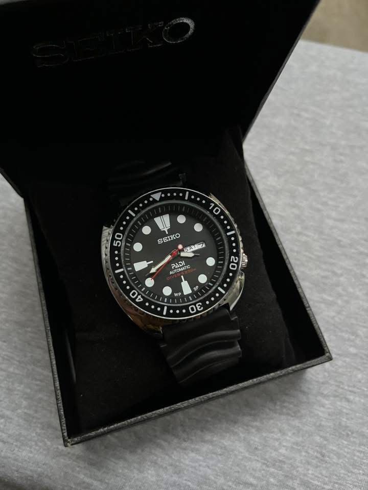 Seiko Divers Rubber Strap Automatic (Category: Men's Watches) located in Manila. Submitted by jaivrgr22 (Listing ID 1463400460, Image 1). Description: Excellent Condition All Working / No issue With Hard Box & Paper Bag .