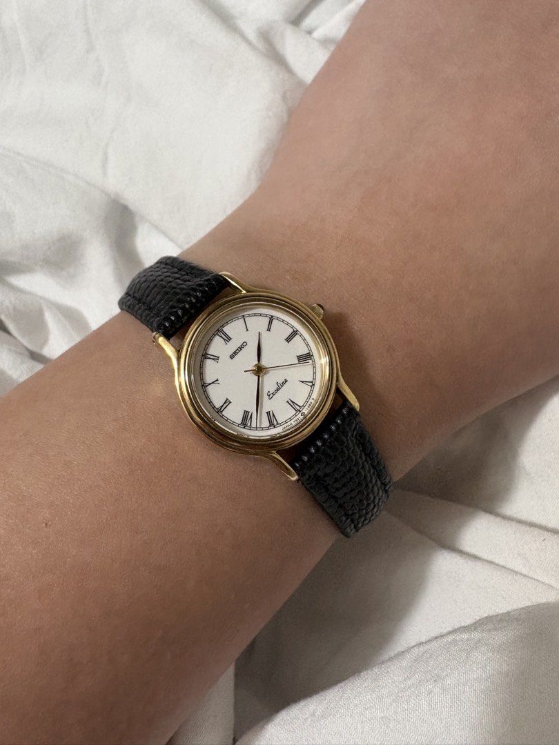 SEIKO Exceline Roman Dial Small Face Quartz (Category: Women's Watches) located in Quezon City. Submitted by collectors.vault (Listing ID 1463524989, Image 2). Description: quartz onyx cabochon.