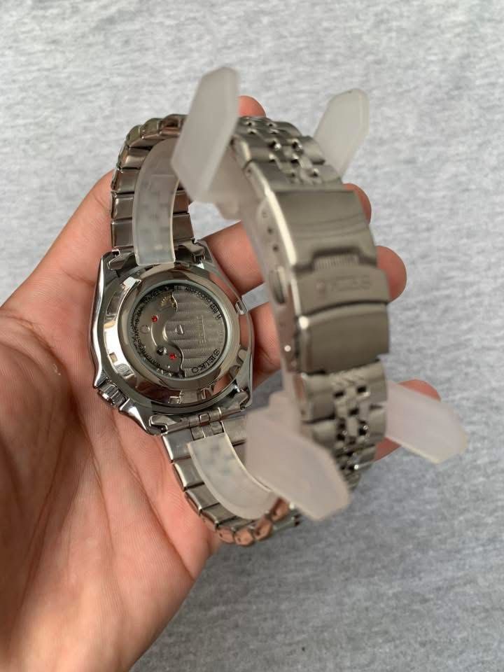 Seiko Five GMT BATMAN Automatic Open back (Category: Men's Watches) located in Manila. Submitted by jaivrgr22 (Listing ID 1463404345, Image 3). Description: Excellent Condition All Working / No issue With Hard Box & Paper Bag .