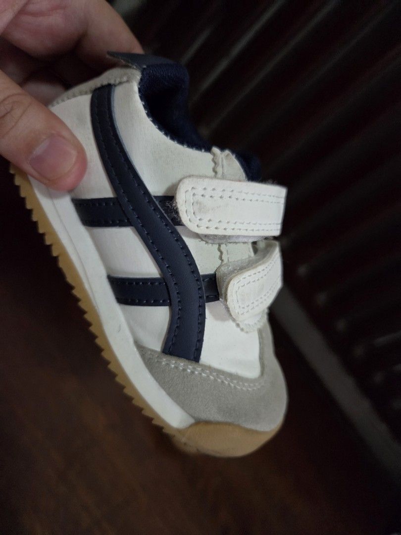 Senma shoes size 22cm (Category: Babies & Kids Fashion) located in Antipolo. Submitted by vernieburn21 (Listing ID 1463331388, Image 2). Description: - Cute Onitsuka Tiger baby shoes - White with navy blue stripes and grey accents - Easy velcro straps for little ones - Perfect for everyday wear - Great for toddlers learning to walk.