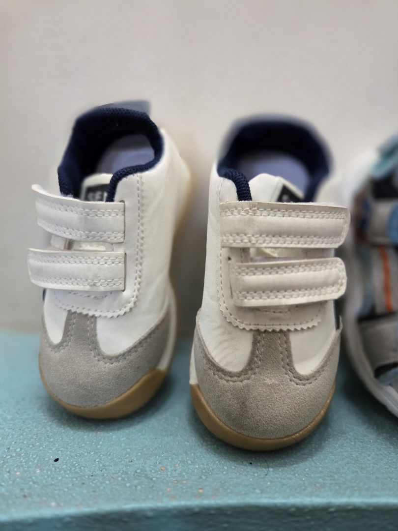 Senma shoes size 22cm (Category: Babies & Kids Fashion) located in Antipolo. Submitted by vernieburn21 (Listing ID 1463331388, Image 3). Description: - Cute Onitsuka Tiger baby shoes - White with navy blue stripes and grey accents - Easy velcro straps for little ones - Perfect for everyday wear - Great for toddlers learning to walk.