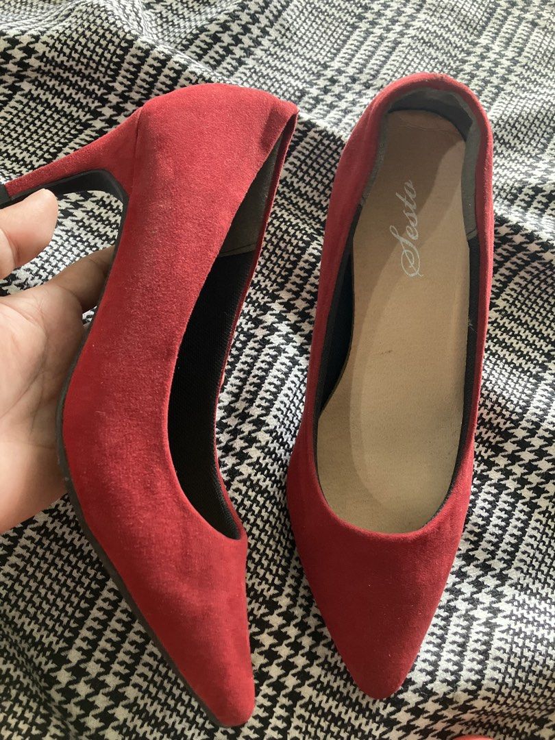 Sesto suede red pointed shoe (Category: Heels) located in Angeles City. Submitted by jnwsurplus (Listing ID 1463368219, Image 1). Description: red pointed-toe suede pumps featuring a classic court shoe silhouette and a mid-heel, branded by Sesto on the insole..