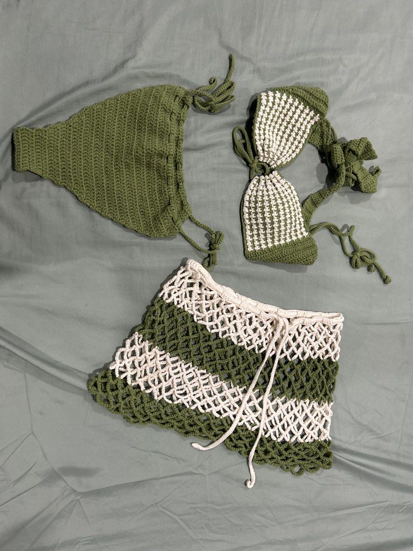 set swimsuits green (Category: Bikinis & Swimsuits) located in Talisay. Submitted by artmeus (Listing ID 1463468312, Image 1). Description: payment first po thru cashg + shipping fee via jnt.