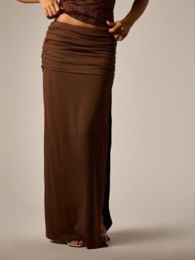 Elegant Brown Maxi Skirt (Category: Skirts) located in Trece Martires City. Submitted by closette.ph (Listing ID 1463361689, Image 2). Description: 💌 click photos to view full item - brand new - size medium to large (stretchy) - with adjustable waist strap.