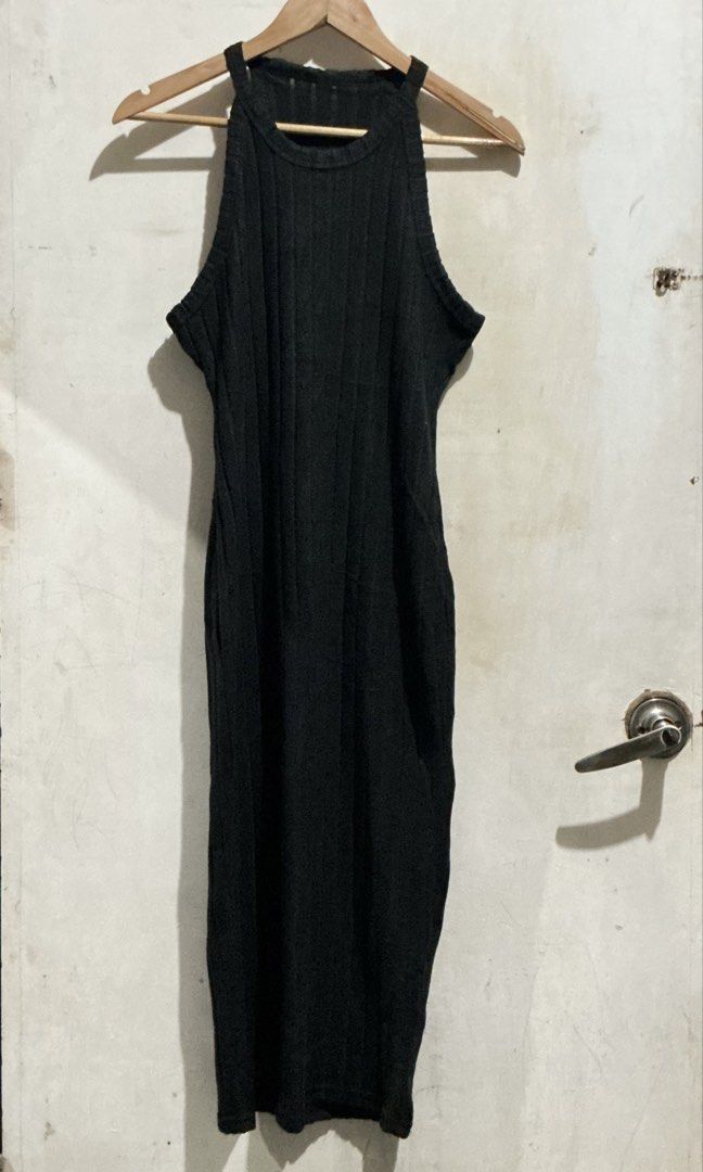 SHEIN HALTER KNITTED DRESS (Category: Dresses) located in Dagupan City. Submitted by trendies_collection (Listing ID 1463517854, Image 2). Description: Brand new with pouch Medium on tag, stretchy fitted sa large No issue.