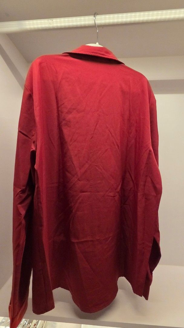 SHEIN Red Long Sleeve Button Up Shirt Size M (Category: Formal Shirts) located in Mandaluyong City. Submitted by loijiminigo (Listing ID 1463456698, Image 2). Description: - SHEIN Red Long Sleeve Shirt - Button-up front with collar - Size: Medium (M) - Style: Casual, everyday wear - Material: Feels like a cotton blend - Condition: Please check photos for details.
