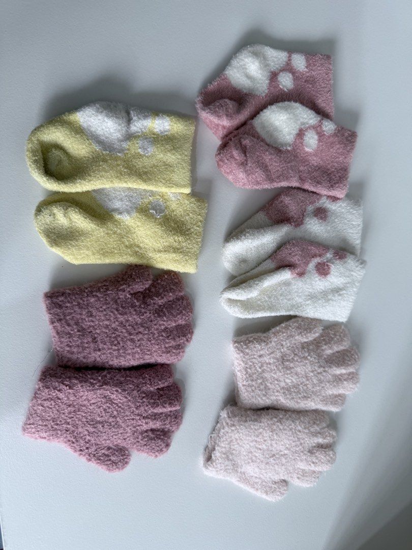 Shein Winter Socks and mittens (Category: Babies & Kids Fashion) located in Quezon City. Submitted by klengkerz (Listing ID 1463498274, Image 3). Description: Shein Mittens unused..