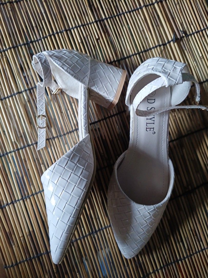 Shoes (Category: Sandals) located in Manila. Submitted by lrzph (Listing ID 1463390660, Image 3). Description: size 7.