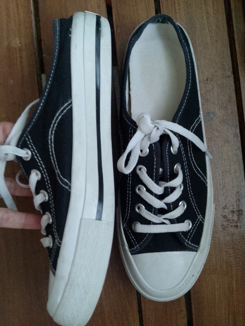 Shoopen Canvas Sneakers (Half Shoes) (Category: Sneakers) located in Cabadbaran. Submitted by ztsfinds (Listing ID 1463408179, Image 2). Description: -This is curated ukay footwear. -Size:41 /260 -Have flaws, heel drag, sign of use..
